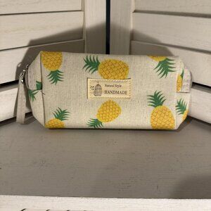 Pineapple Print Cosmetic Pouch – NWT, 100% Polyester